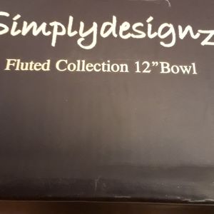 Perfect  attractive  bowl in amber color. Gorgeous Easter addition